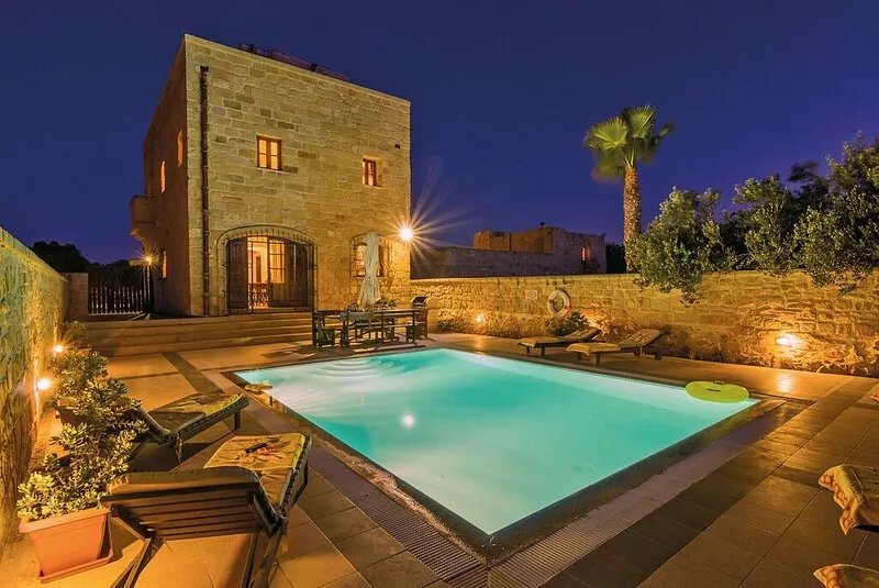 Villa Blueberry Hills - Large rustic farmhouse with private pool & amazing views