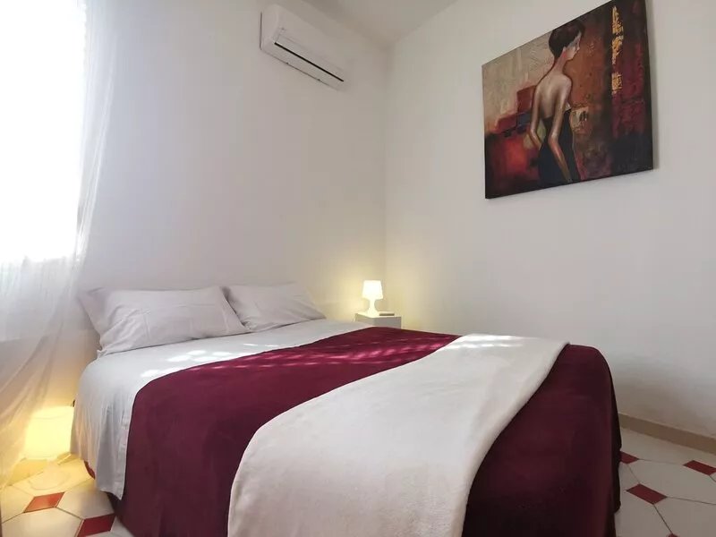 Villa with garden and independent whirlpool ARENELLA