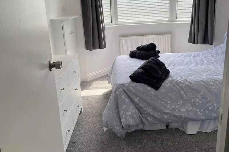 The Laurels Lovely Town Centre Apartment- Five Minutes From The Train Station
