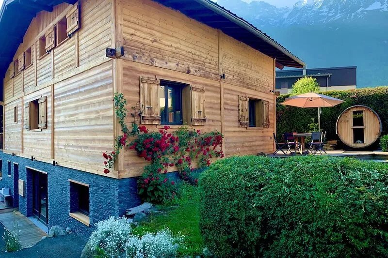 Beautiful 6 bedroom chalet with Mont Blanc views, outdoor sauna and Jacuzzi