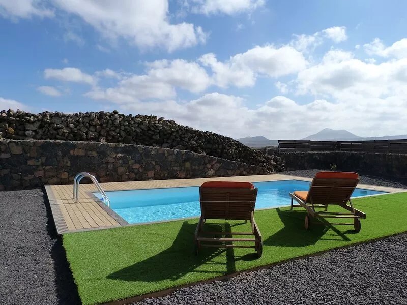 House in Lajares, views of volcanoes, heated pool