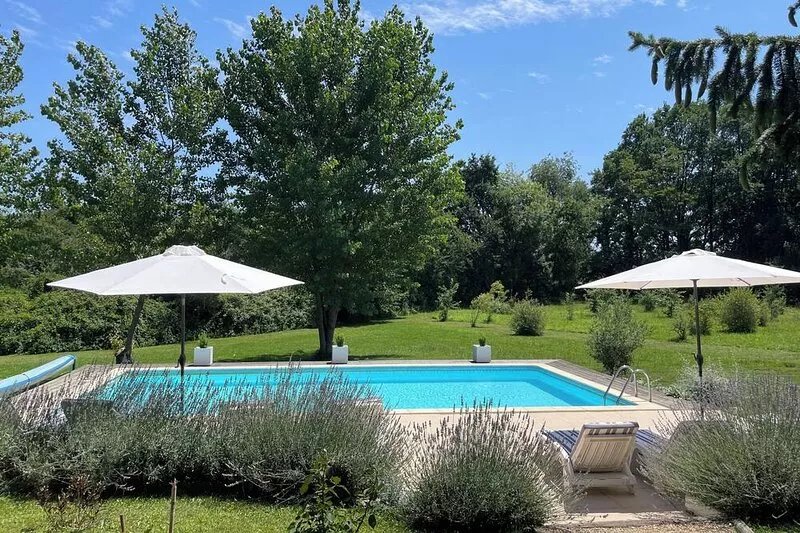 Stunning Gite, private garden, large heated pool, tranquil and historic setting