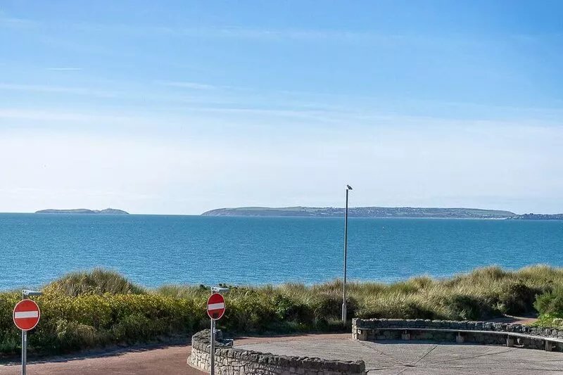 Superb Seafront House - Pet-friendly - Best Views.