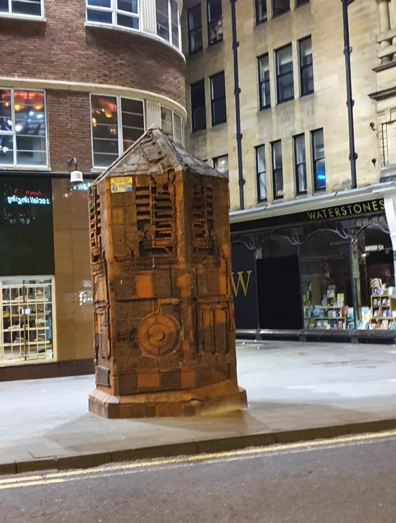 Parsons Polygon Statue