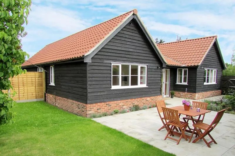 1 Suffolk Cottage - sleeps 4 guests  in 2 bedrooms
