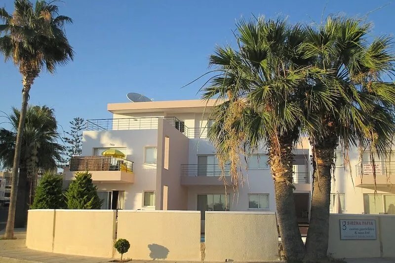 Ground Floor Apartment with Pool, A/C, TV, DVD, WIFI, Patio & Private Parking