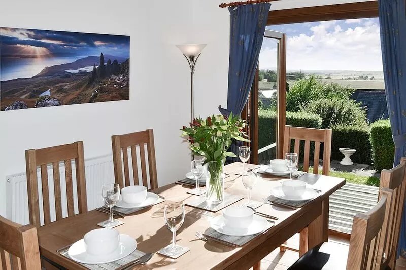 Auldfield is a spacious bungalow for 6 located just 5 miles from the historic