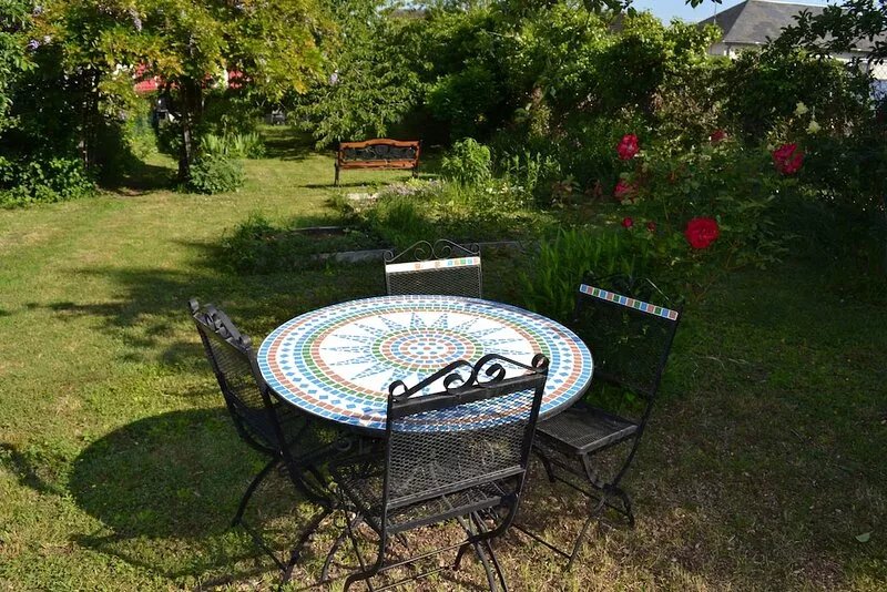 Fully equipped family home with a large garden and free fiber WIFI