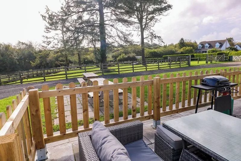 LOBSTER COTTAGE, pet friendly, with a garden in Kilgetty