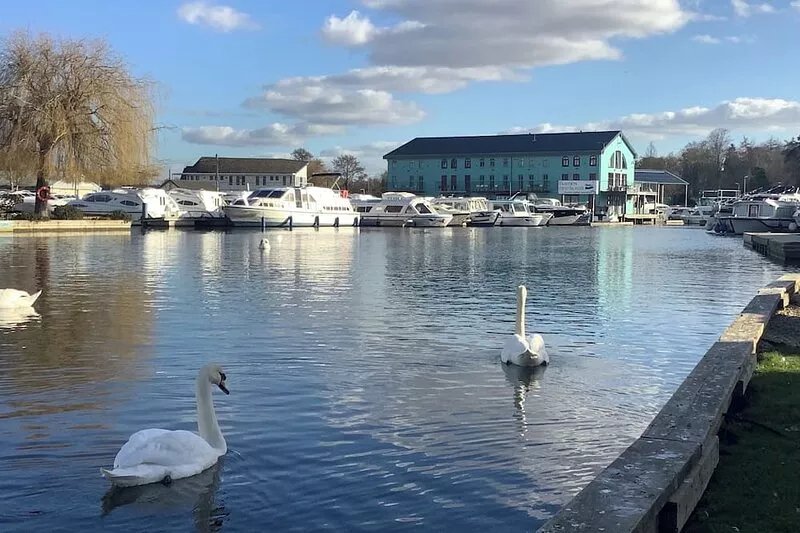 Cosy and comfortable Riverside Cottage in Wroxham, the Gateway to the Broads
