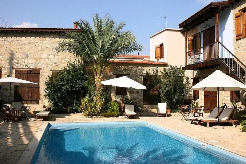 Beautiful Country House Apartment with A/C, WiFi & Pool in the Historical