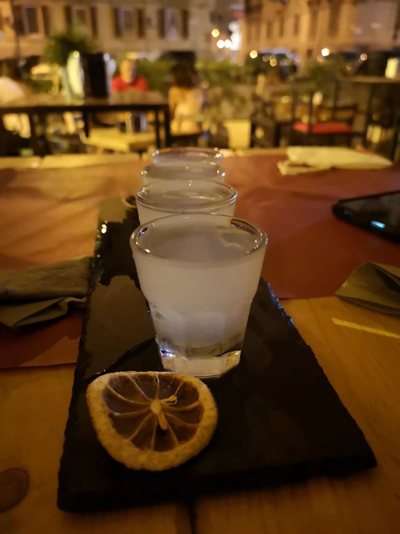 La Gintoneria Food & Drink