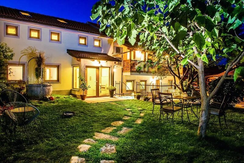 ZENJA - a solar house with a step to the caves of San canziano