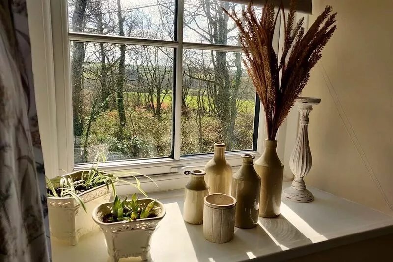 2 bedroom sleeps 5 dog-friendly coastal cottage. 5 Star comfort, character and