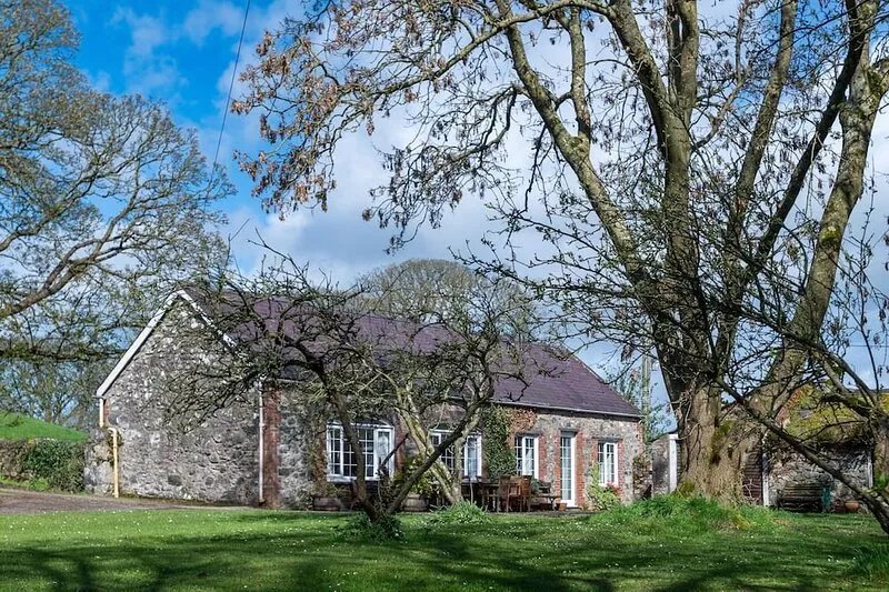 Y Berllan - sleeps 6 guests  in 3 bedrooms