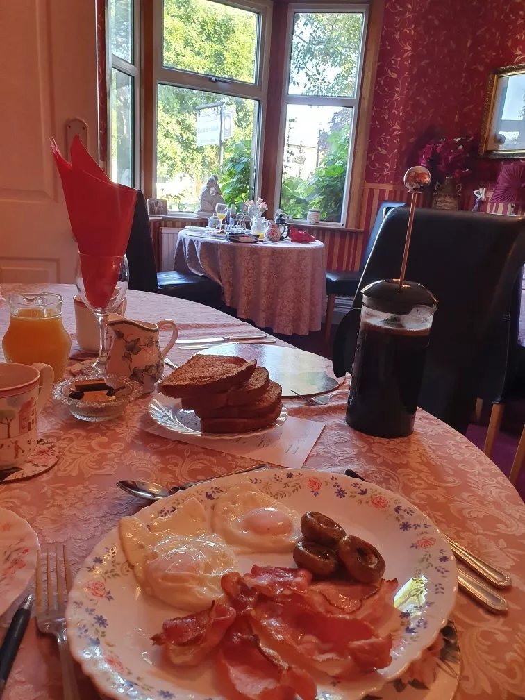 Redwood Lodge B&B