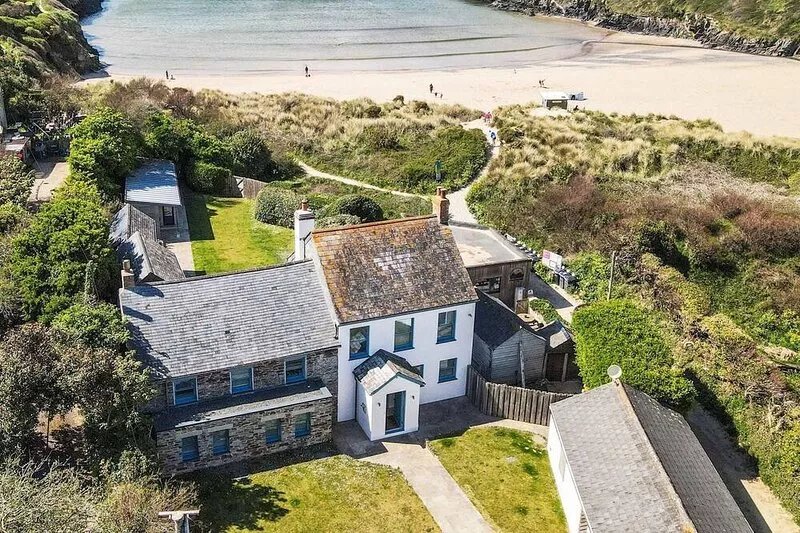 Beach Cottage - Porthcothan -  a cottage that sleeps  7-11 guests  in 6 bedrooms