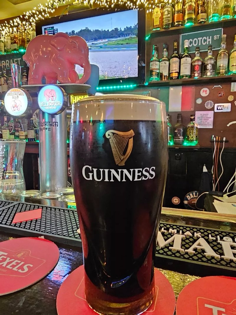 Vi-kings Sports, Beers & Whisky Bar
