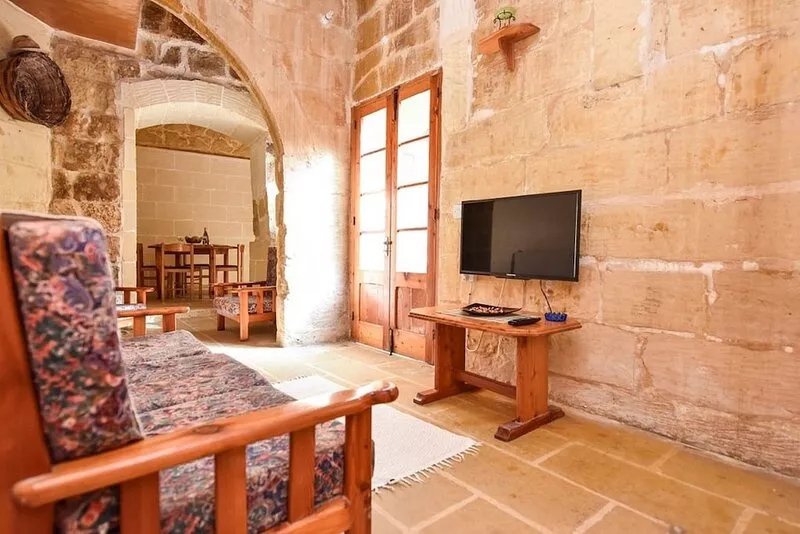 Cottage located in the heart of the quiet small village of Santa Lucija