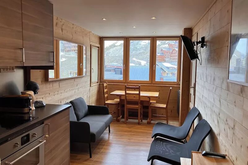 Val Thorens center at the foot of the slopes