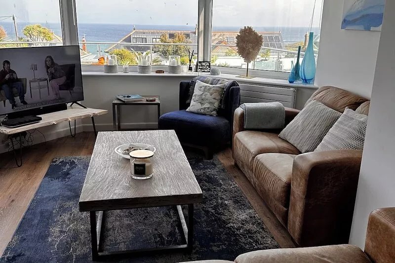 Beautiful Beach House. Stunning sea views, easy access to Hayle golden beach.