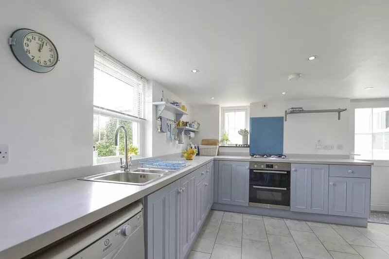 2 TRERISE COTTAGE, pet friendly, with open fire in Manaccan