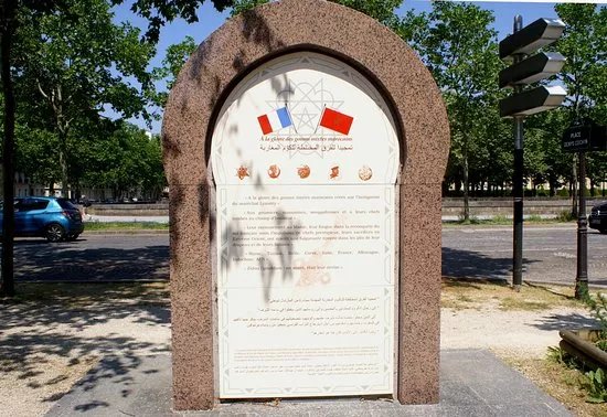 Stele en hommage aux Goumiers marocains