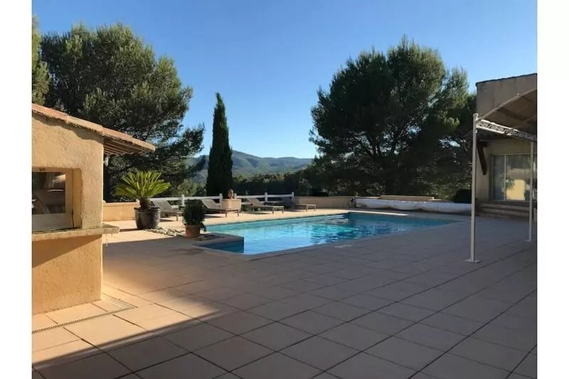 Summer 2024, between hills and calanques, a foretaste of Provence