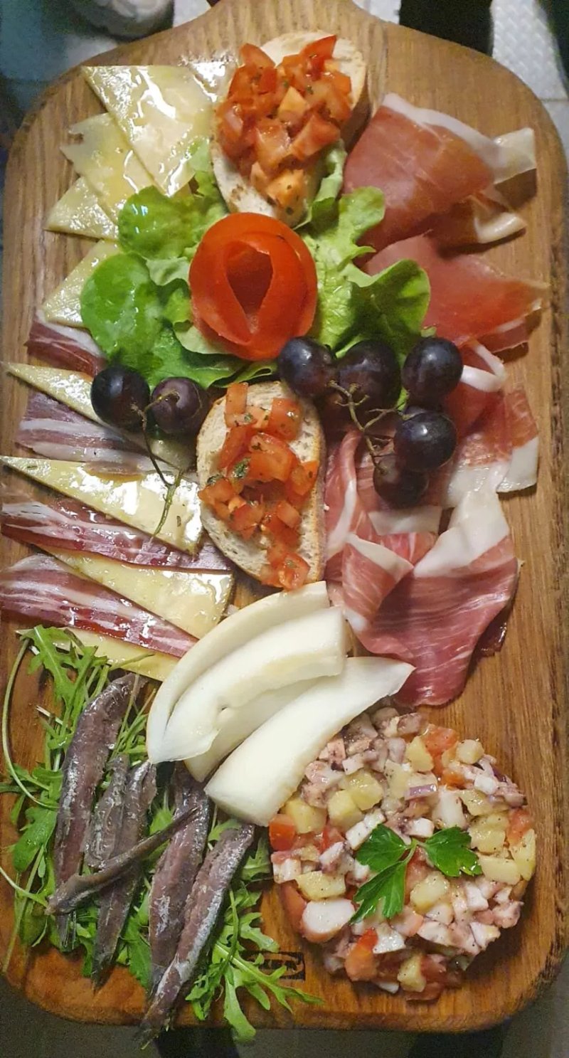 Adria Taverne Wein Bar