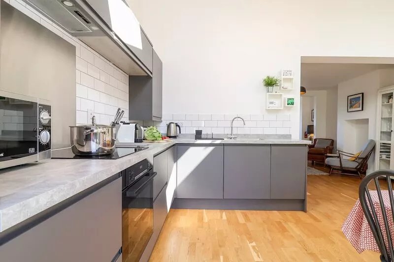 LONG VIEW, family friendly, with open fire in Southwold
