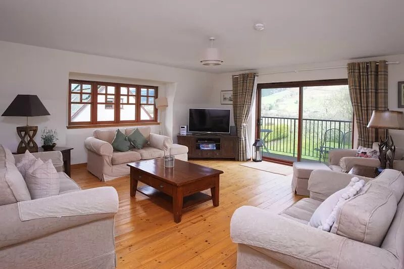 Detached fully modernised cottage 6 miles from Pitlochry and Aberfeldy.