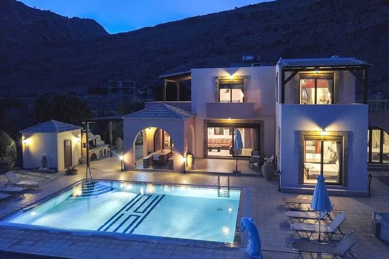 Stunning Luxury 4 bedroom Villa in Lindos with large private pool!