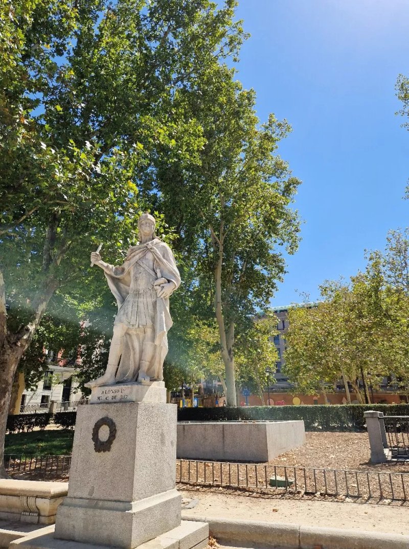 Monument Of  Inego Arista