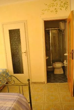 ElisART Guest House