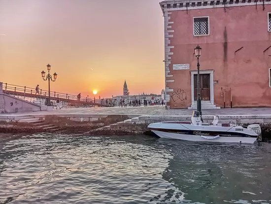 Treasures of Venice: private boat guided tours