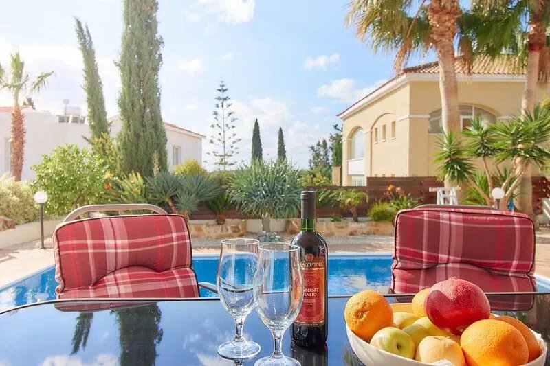 A 3 bedroom villa with a private pool and 5 minutes from the Beach!