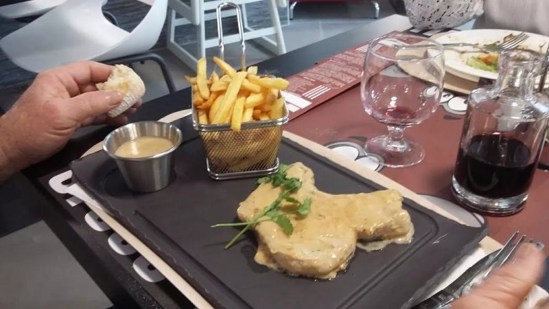 Croco-Grill Restaurant Buffet