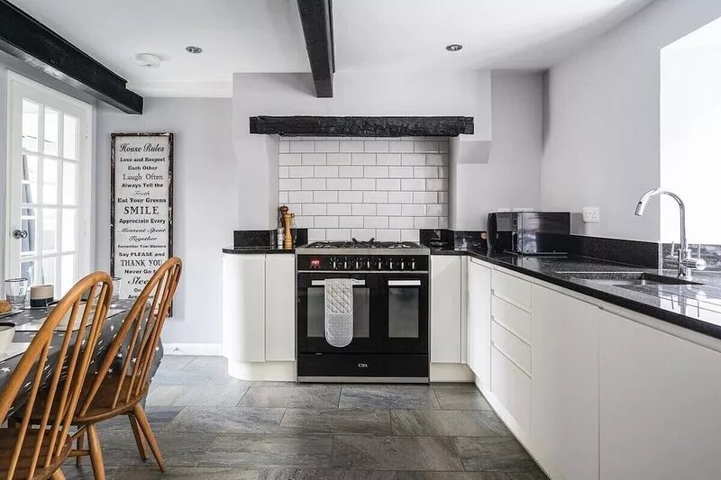 Hatfield Cottage, Bath - period, 3-bed cottage
