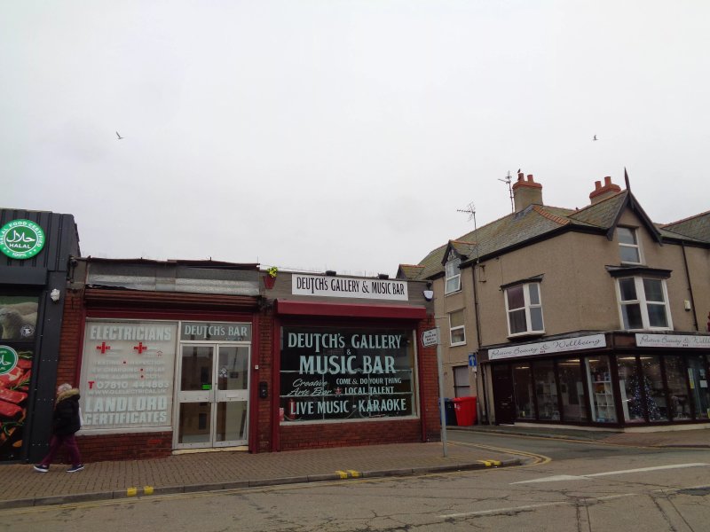 Deutch's Gallery & Music Bar