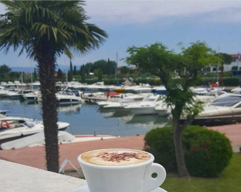 Yachting Bar Marina