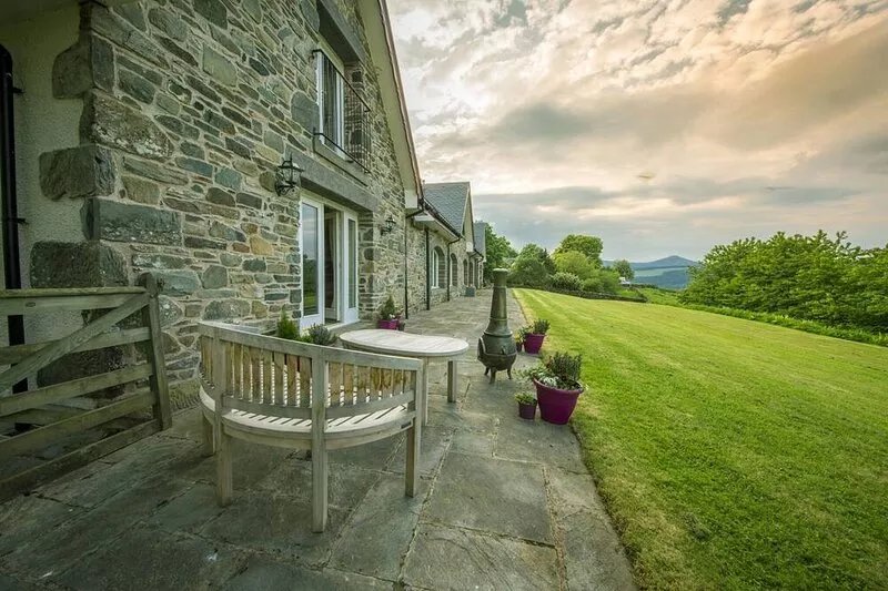 Exceptionally spacious 5 star holiday home with 4 bedrooms, large living room