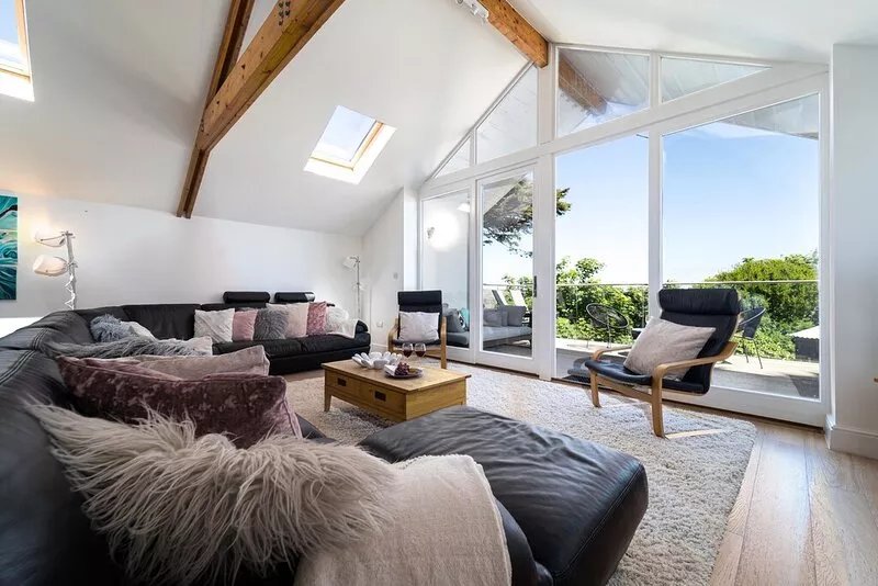 Tara - Architect Designed Five Bedroom Contemporary Detached House – Sleeps 12