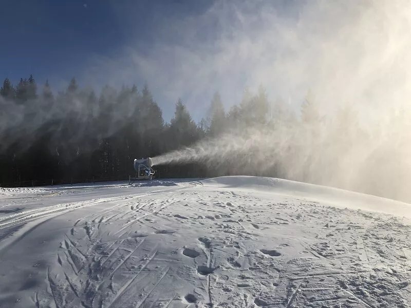 Fascinating! Mountains, bathing lake, winter sports, hiking, biking. Swimming