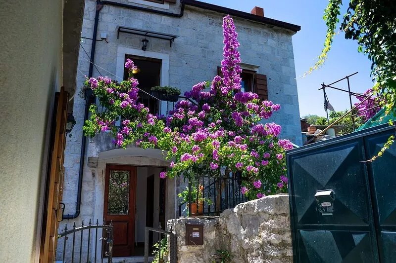 Family townhouse for 16, Trogir, terrace & BBQ