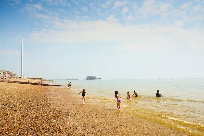 Lovely 4 bed house 200mtrs from the beach.