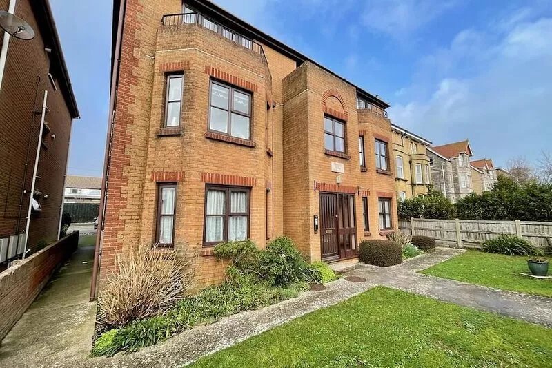 Swanage Flat with Parking - sleeps 4 - ideal for beach and town!