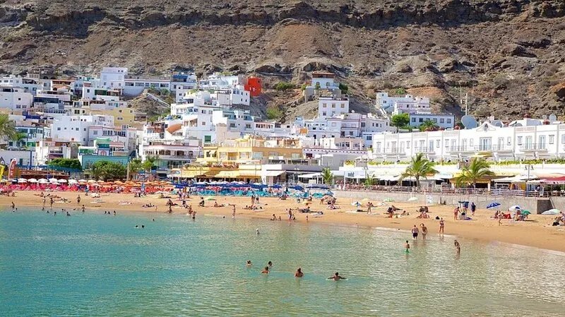 Charming, modern apartment with terrace, directly on the sea, free WiFi