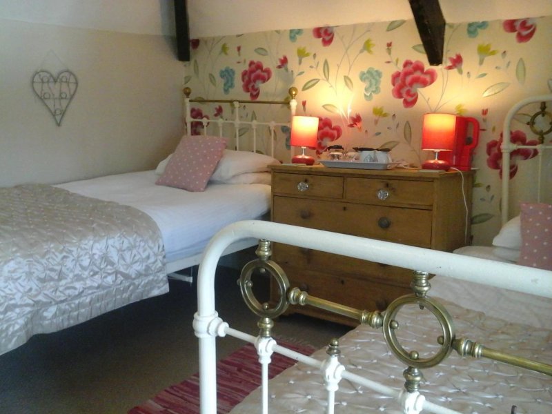 Holly Cottage Vintage B&B
