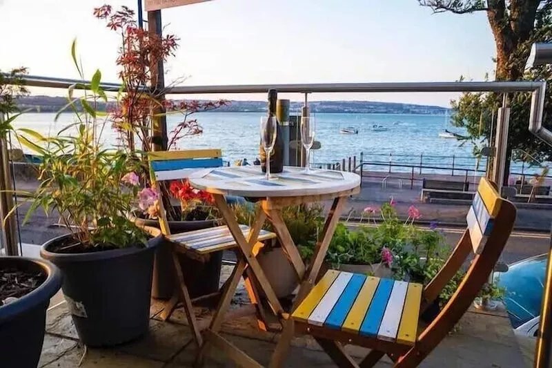 Luxury apartment with beautiful sea views.  Private parking, lift and hot tub.