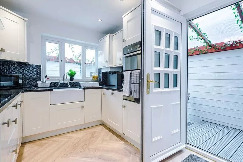 Luxury Manchester Retreat Sleeps 11 Free Parking